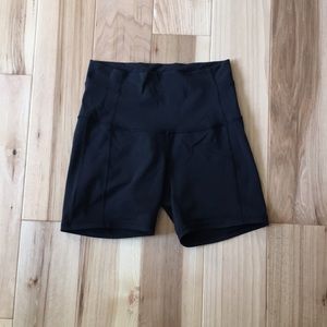 EUC Lululemon wunder Short high waisted